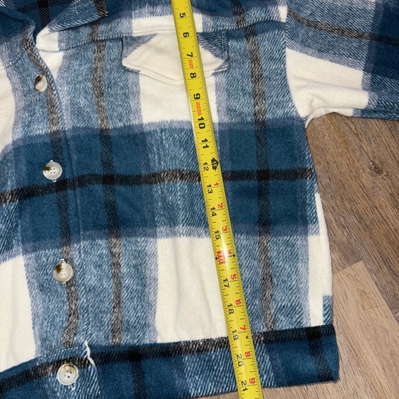 Thick Plaid Shacket - Picture 5 of 8